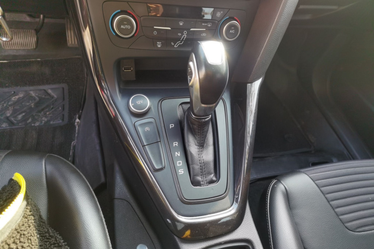 福特 福克斯 2018款 三厢经典 EcoBoost 125 自动超能风尚型智行版局部细节18