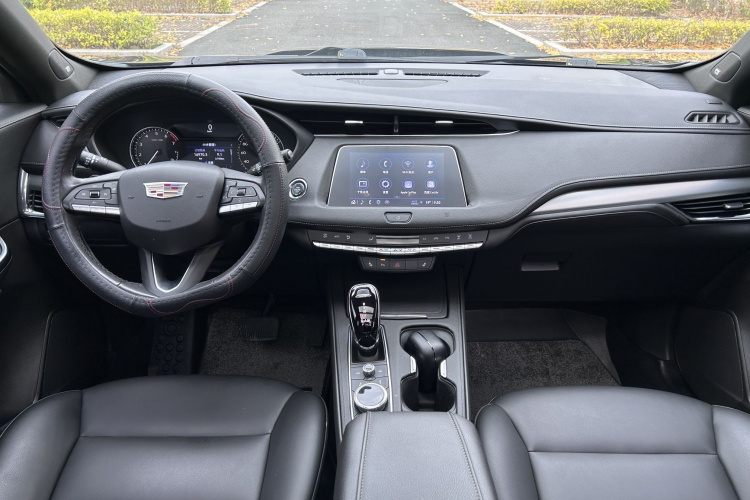 凯迪拉克XT4 2021款 28T 两驱领先型中控内饰7001