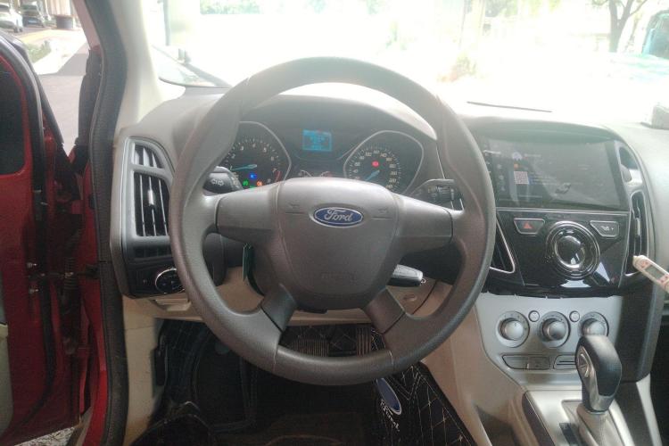 福特 福克斯 2012款 三厢 1.6L 自动舒适型局部细节13