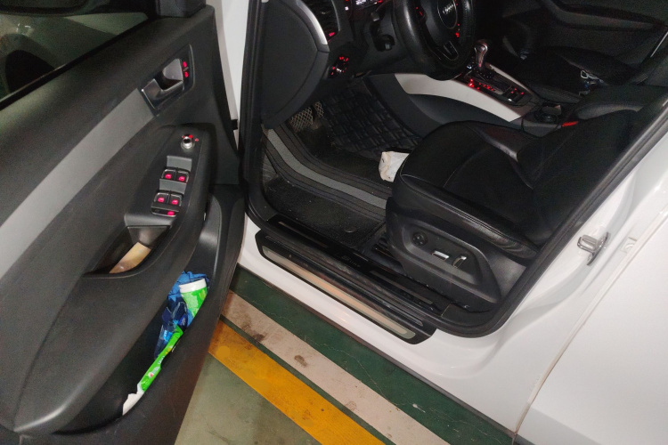 奥迪Q5 2017款 40 TFSI 进取型中控内饰20