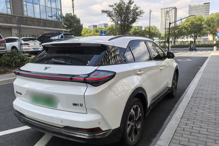 哪吒汽车 哪吒U 2022款 智500 磷酸铁锂车身外观6002