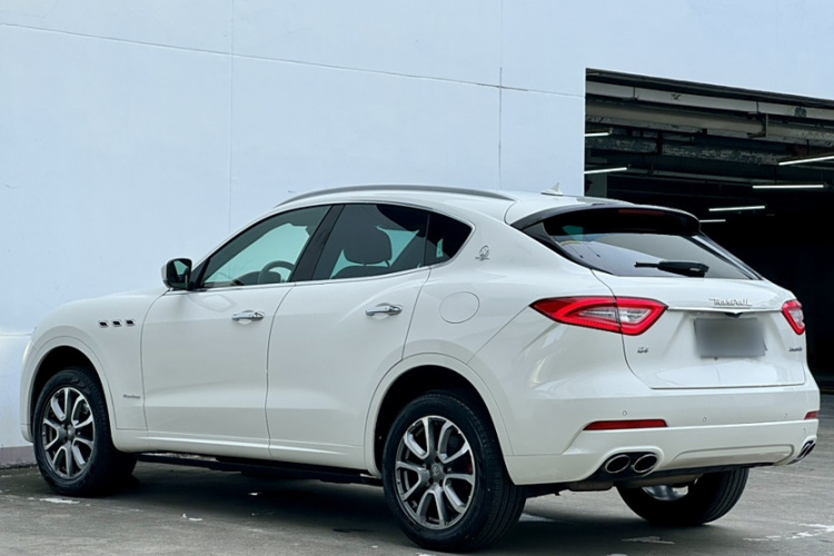 玛莎拉蒂 Levante 2018款 3.0T 豪华杰尼亚版中控内饰7002