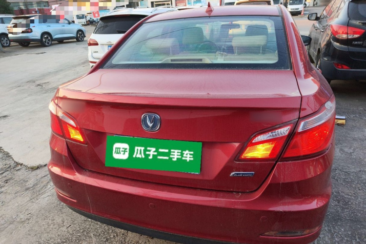 长安 逸动 2016款 1.6L 手动风尚型车身外观6