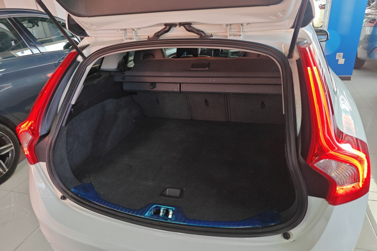 沃尔沃V60 2015款 T5 智雅版机舱底盘23