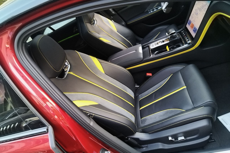 红旗H6 2023款 2.0T 致臻版局部细节41