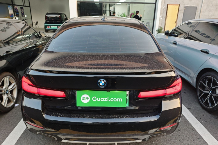 宝马5系新能源 2022款 535Le M运动套装车身外观6