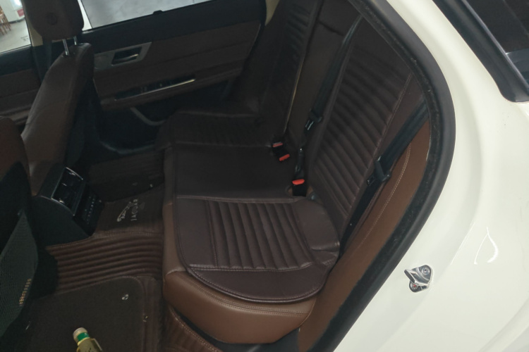 捷豹XFL 2018款 XFL 2.0T 250PS 豪华版中控内饰21