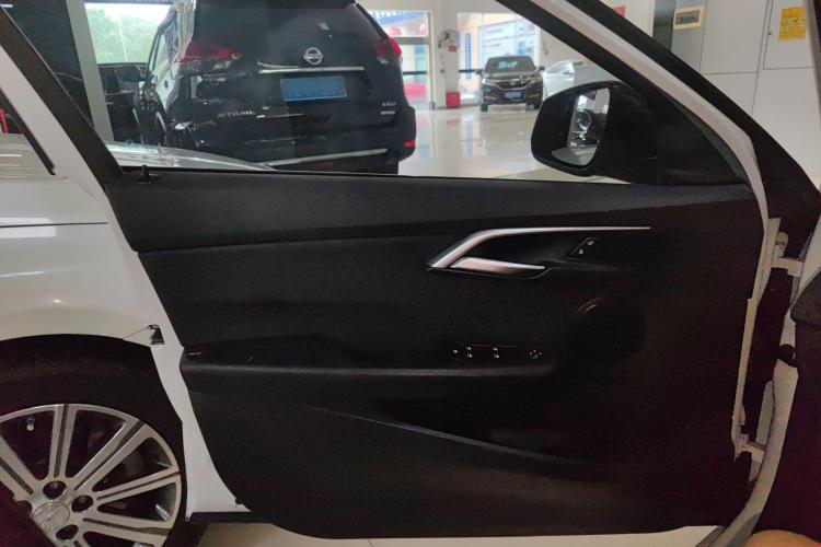 宝马1系 2018款 118i 运动型中控内饰7007