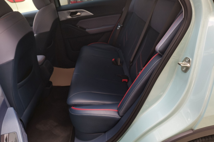 吉利几何E萤火虫 2023款 401KM 玲珑虎 5座中控内饰21