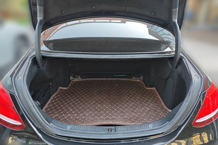 奔驰E级 2017款 E 300 L 豪华型局部细节23