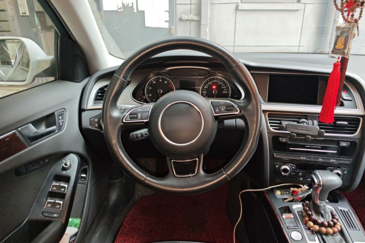 奥迪A4L 2013款 35 TFSI 自动技术型局部细节13