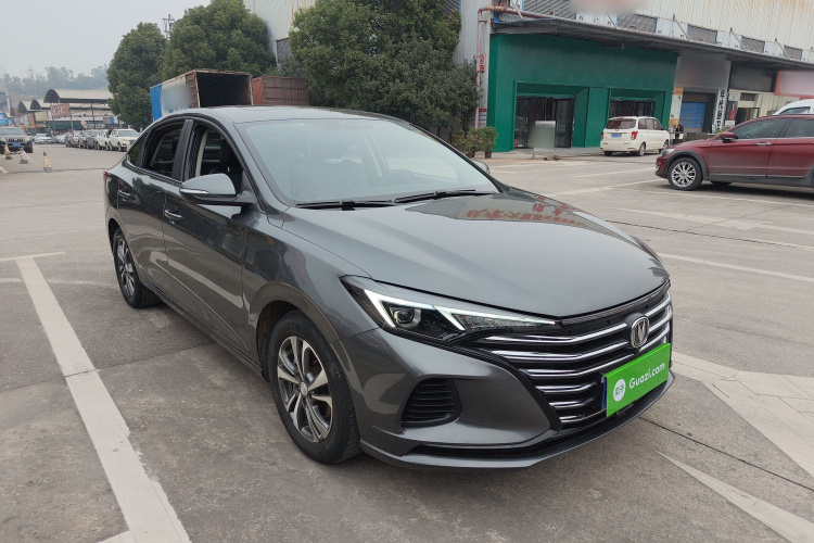 长安 逸动 2021款 PLUS 1.6L GDI 手动豪华型车身外观3