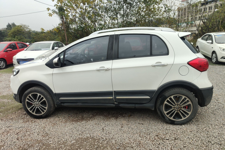 哈弗H1 2016款 改款 蓝标 1.5L 手动豪华型车身外观4