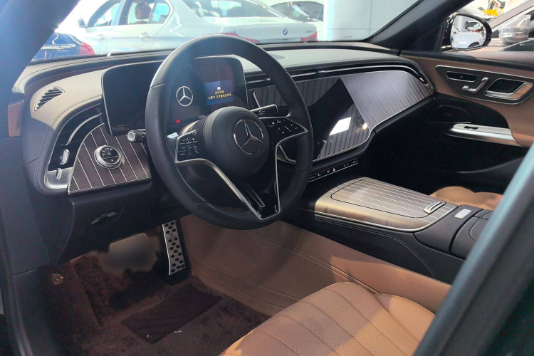 奔驰E级 2024款 E 300 L 时尚型中控内饰7003