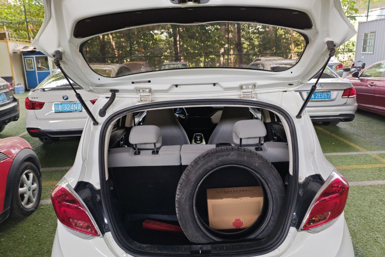 长安欧尚 奔奔E-Star 2021款 国民版 心悦版（快充版）磷酸铁锂（31.18kWh）机舱底盘23