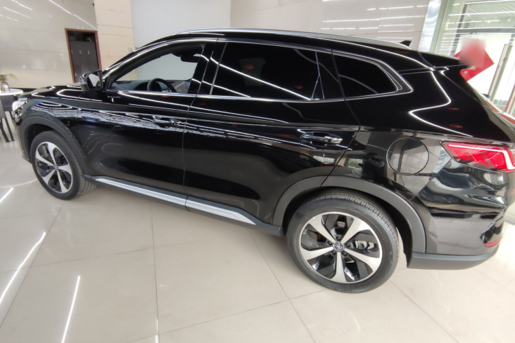 比亚迪 宋PLUS新能源 2021款 EV 旗舰型车身外观4