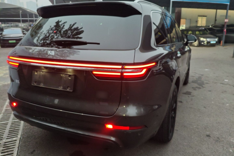 理想汽车 理想ONE 2021款 增程6座版车身外观9