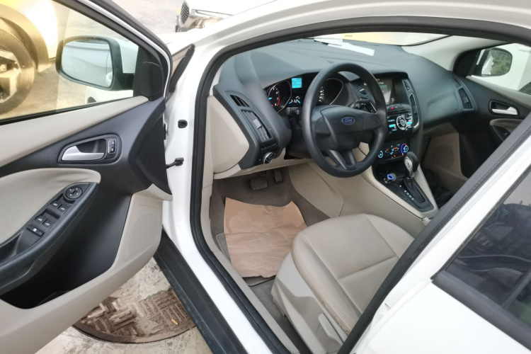 福特 福克斯 2017款 三厢 1.6L 自动舒适型智行版中控内饰7003