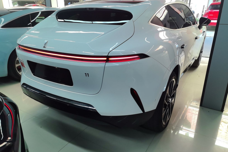 阿维塔11 2023款 鸿蒙 90度 后驱版车身外观7