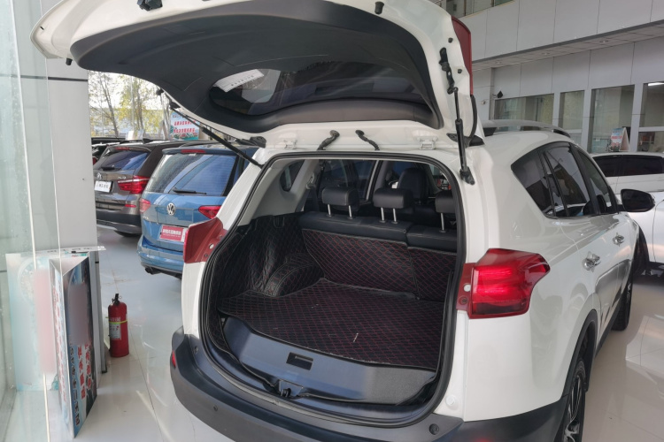 丰田 RAV4荣放 2015款 2.5L 自动四驱精英版局部细节23