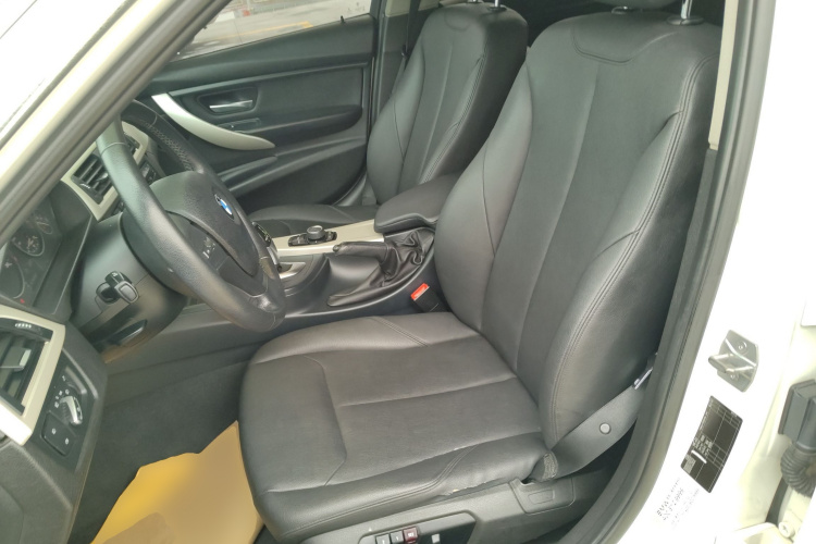 宝马3系 2015款 316Li 时尚型中控内饰19