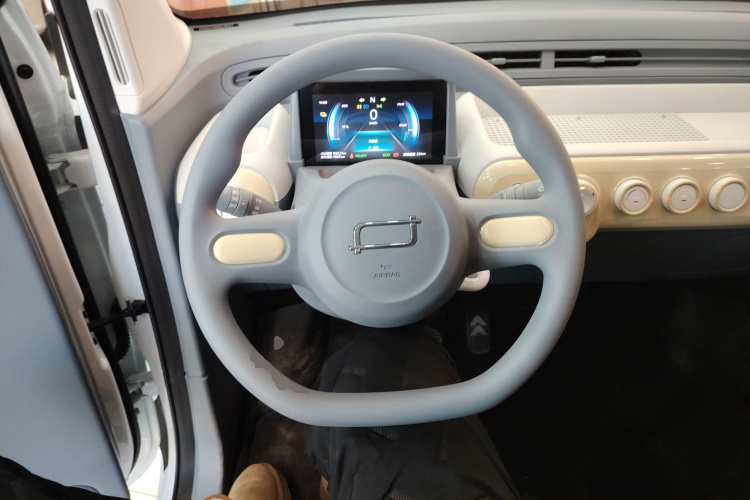 奔腾小马 2024款 170km 活力马中控内饰13