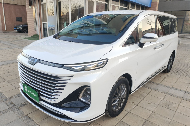 奔腾M9 2023款 2.0T 尊享型车身外观1