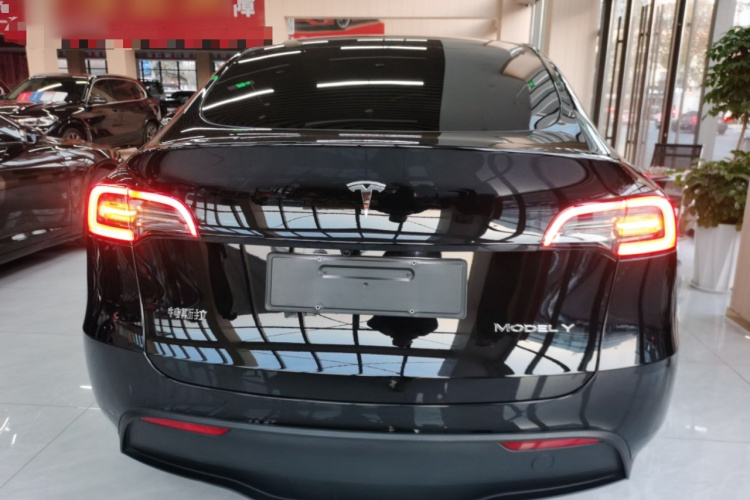 特斯拉 Model Y 2024款 后轮驱动版车身外观6
