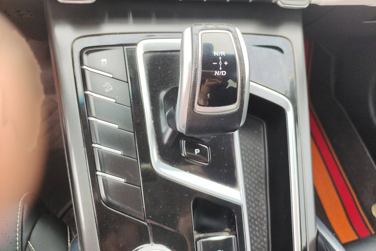 吉利汽车 2022款 博越X 1.8TD DCT智慧型局部细节18