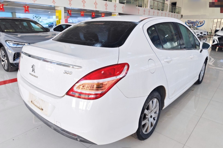 标致308 2013款 1.6L 手动优尚型车身外观7