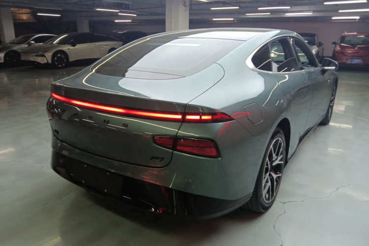 小鹏P7 2023款 P7i 702 Pro车身外观6005