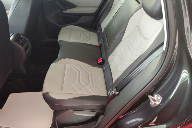 大众 2025款 探岳L 300TSI 两驱精英中控内饰7004