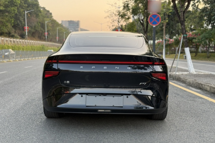 小鹏P7 2023款 586E车身外观6009