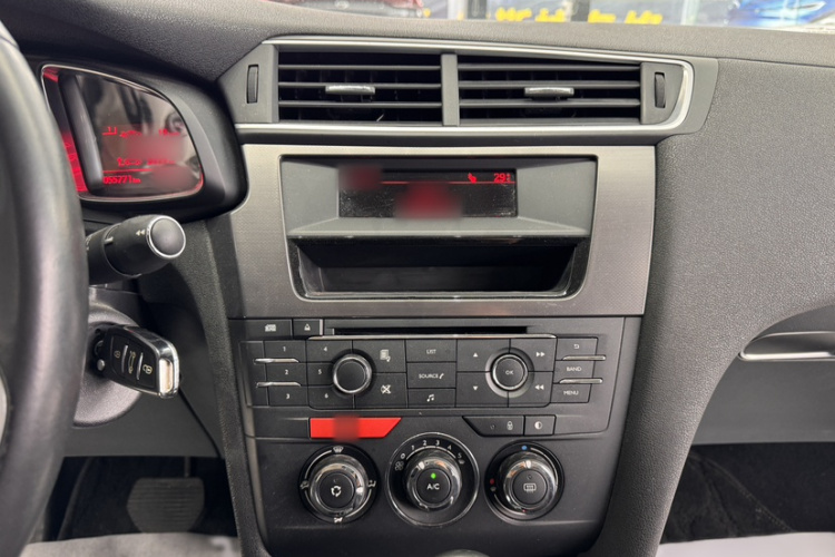 DS 5LS 2014款 1.8L 自动舒适版VTi140中控内饰7008