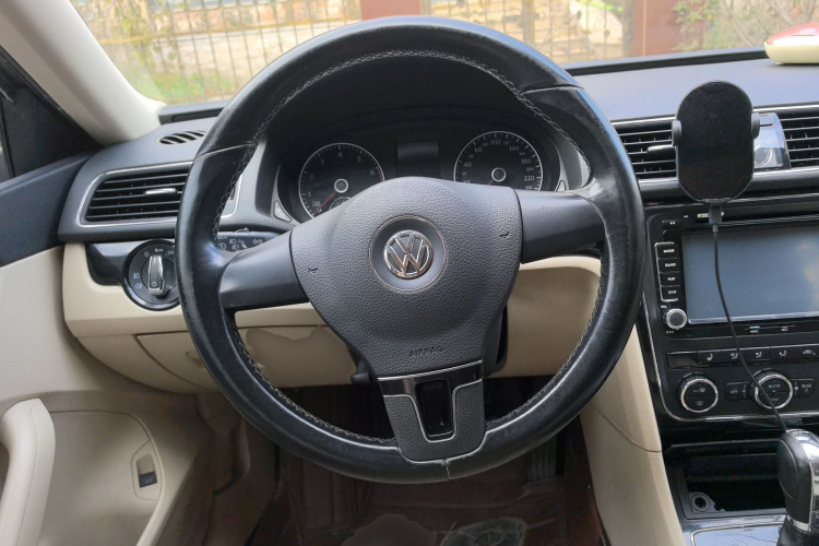 大众 帕萨特 2014款 1.8TSI DSG尊荣版中控内饰13