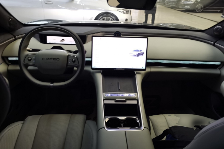 星途 星纪元 ES 2025款 增程 Pro 高速辅助驾驶中控内饰12