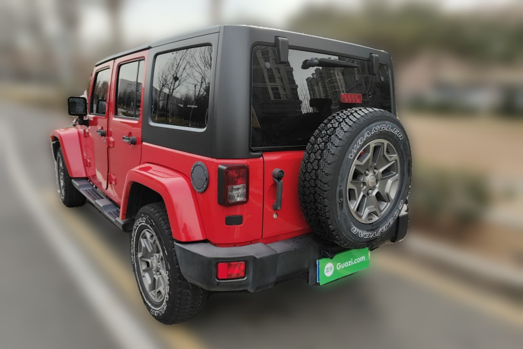 Jeep 牧马人 2017款 3.0L Sahara 四门舒享版车身外观5