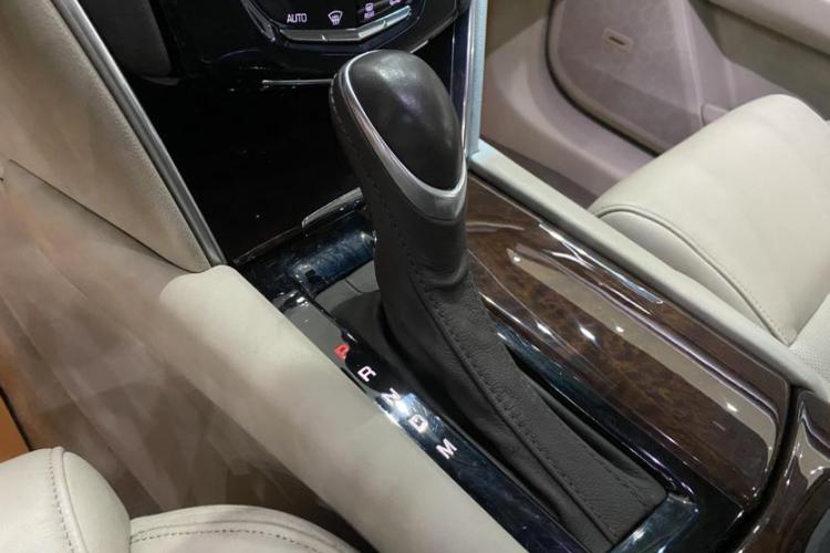 凯迪拉克XTS 2016款 28T 技术型中控内饰7004