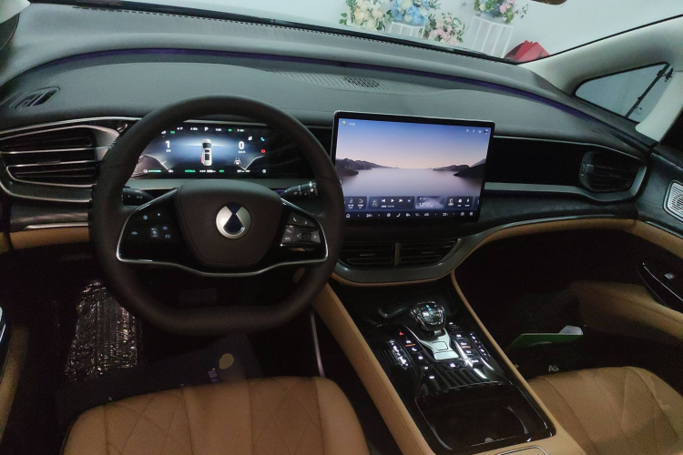 腾势D9 2024款 DM-i 980 四驱尊贵型中控内饰12