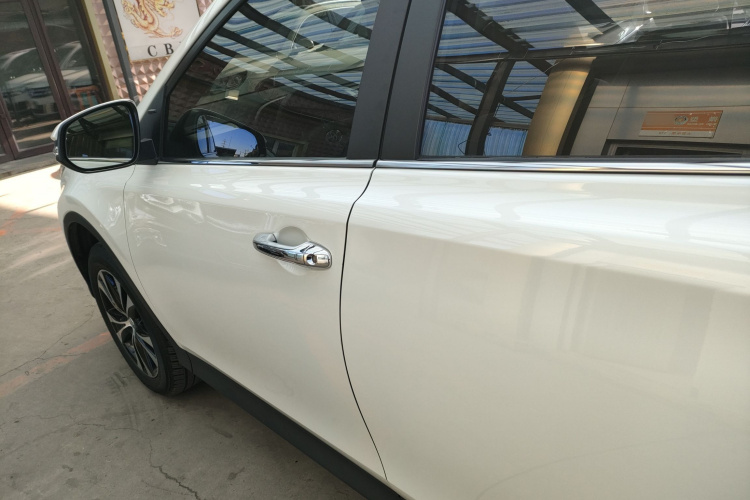 丰田 RAV4荣放 2015款 2.5L 自动四驱尊贵版车身外观4