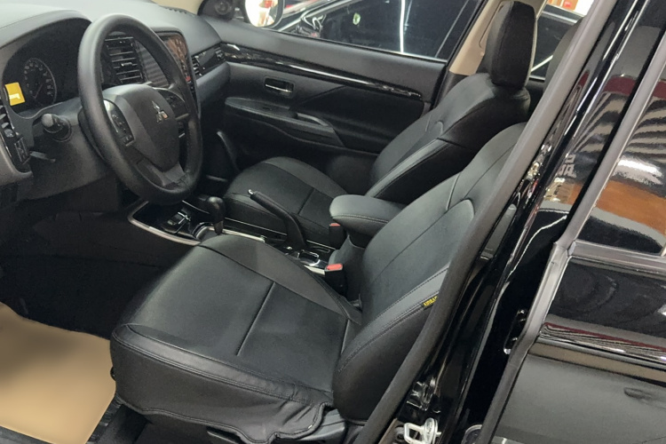 三菱 欧蓝德 2021款 2.0L 两驱畅行版 5座局部细节19