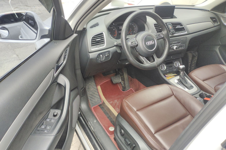 奥迪Q3 2015款 35 TFSI 进取型中控内饰20