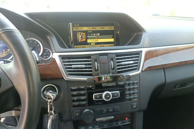 奔驰E级 2012款 E 300 L 优雅型局部细节16