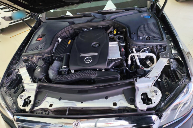 奔驰E级 2018款 E 200 L 运动型 4MATIC机舱底盘24