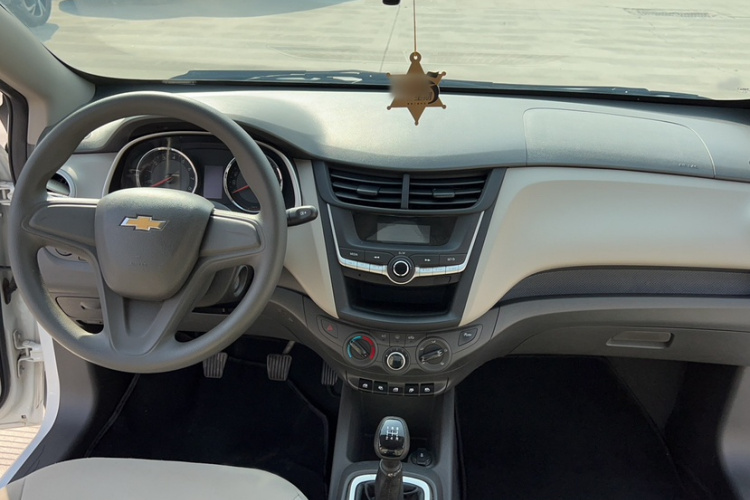 雪佛兰 2018款 赛欧3 1.5L 手动理想天窗版中控内饰7002