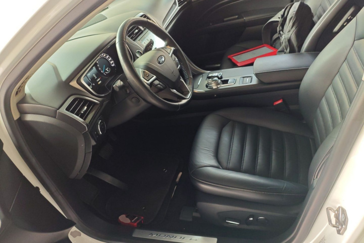 福特 蒙迪欧 2017款 EcoBoost 180 至尊型局部细节19