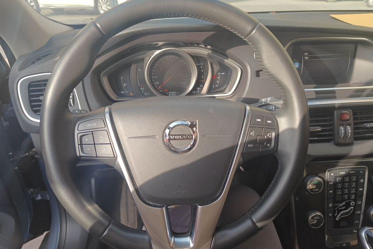 沃尔沃V40 2018款 T3 智逸版中控内饰13