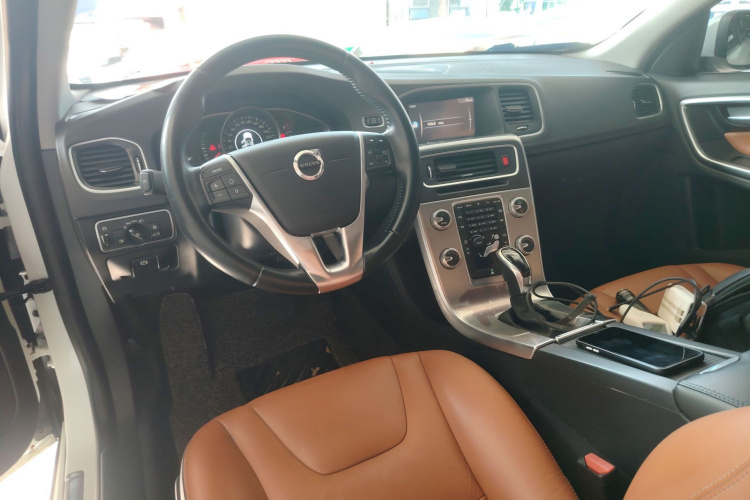 沃尔沃S60 2018款 S60L T3 智进进取版中控内饰7002