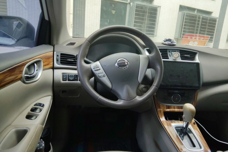 日产 轩逸 2014款 1.6XV CVT尊享版中控内饰13