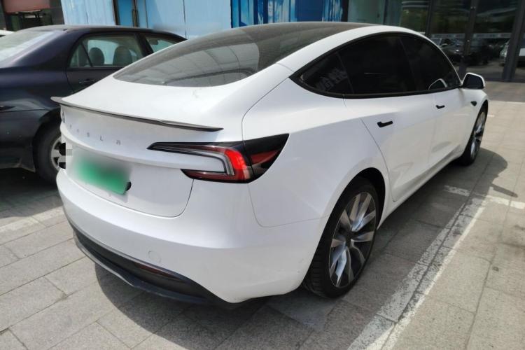 特斯拉 Model 3 2023款 长续航全轮驱动版车身外观6005